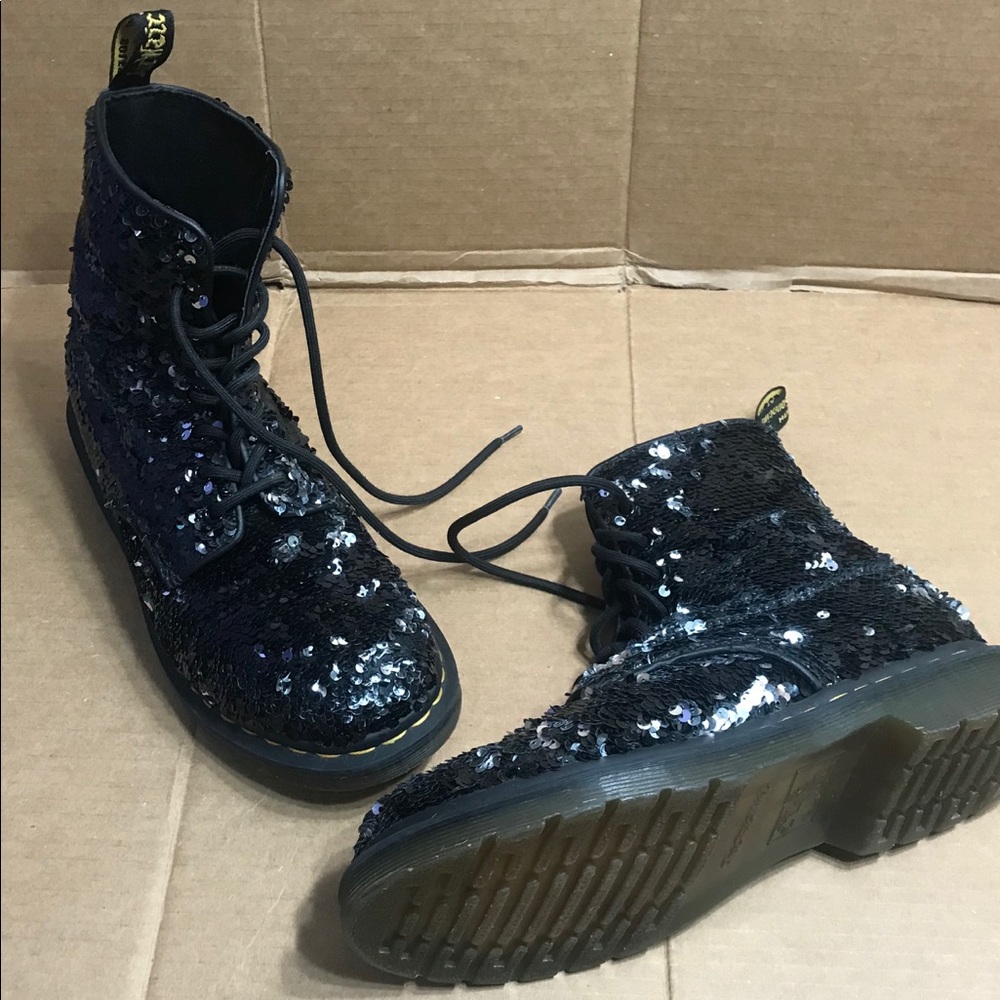 Dr. Martens color changing Sequin  Black-sliver